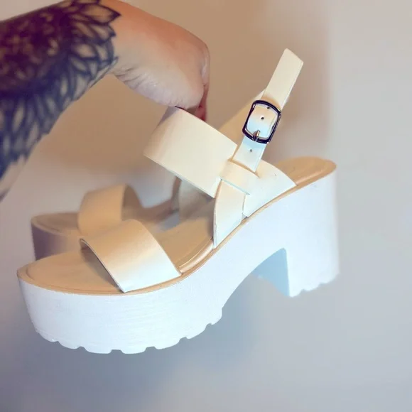 Cute chunky platform white Nasty Gal sandals size